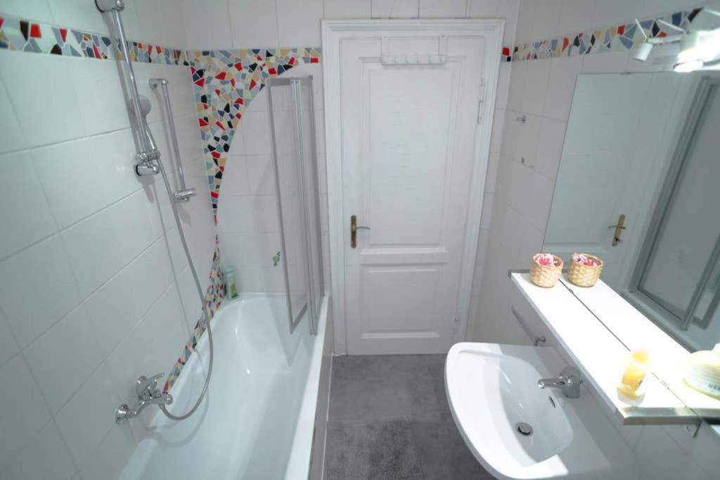 Cosy And Spacious Apartment In The Heart Of インスブルック エクステリア 写真